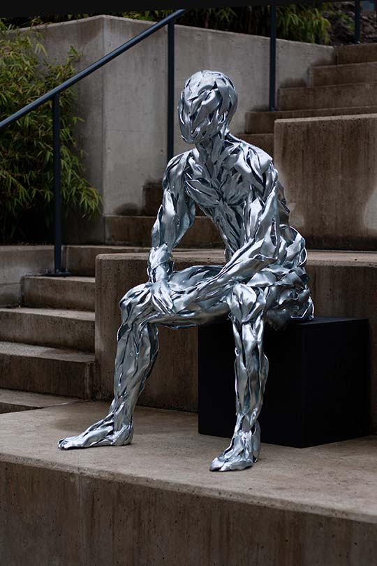 Kovaná figuralní socha Strážce detail